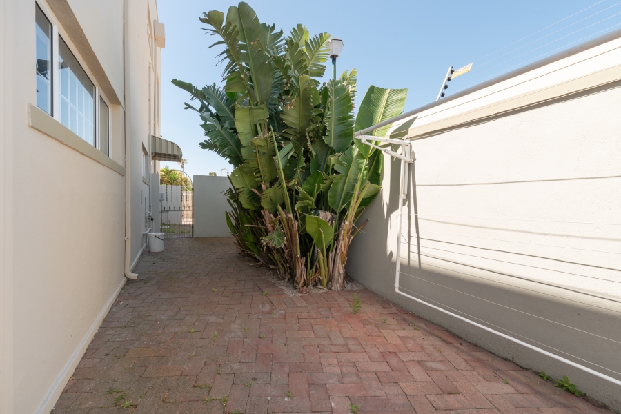 To Let 5 Bedroom Property for Rent in Melkbosstrand Central Western Cape